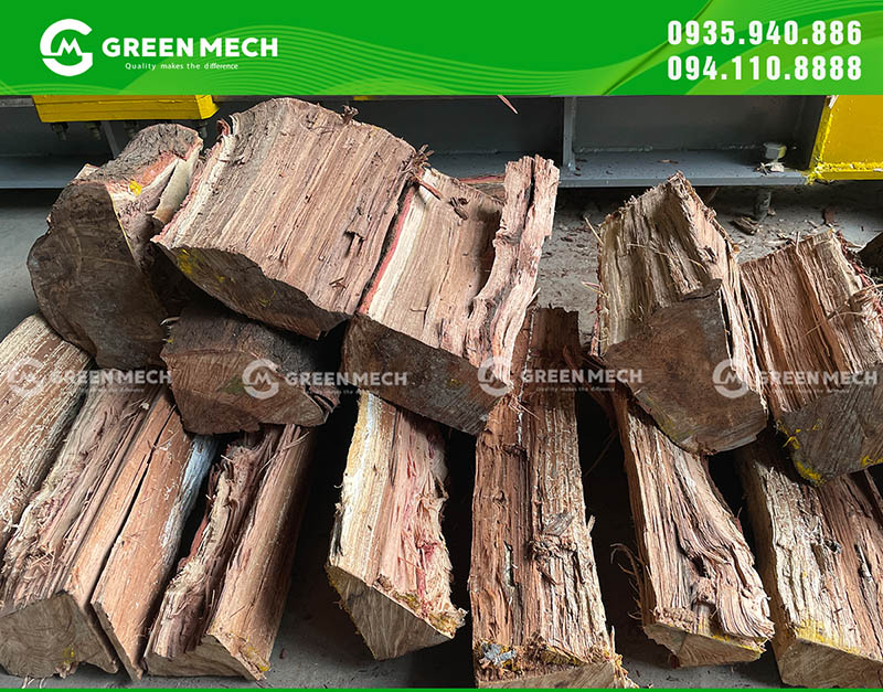 Củi được bổ nhanh chóng, tiện lợi