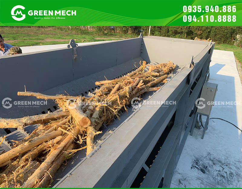 GREEN MECH cho chạy thử máy để kiểm tra hoạt động của máy bóc vỏ cây 2 trục